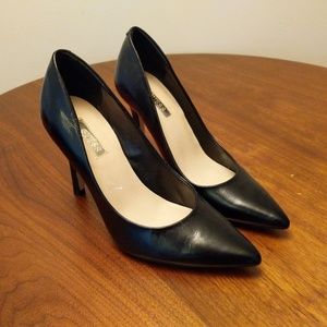 GUESS 4" Black Pointed Toe Pumps